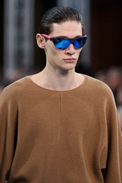 Look 30